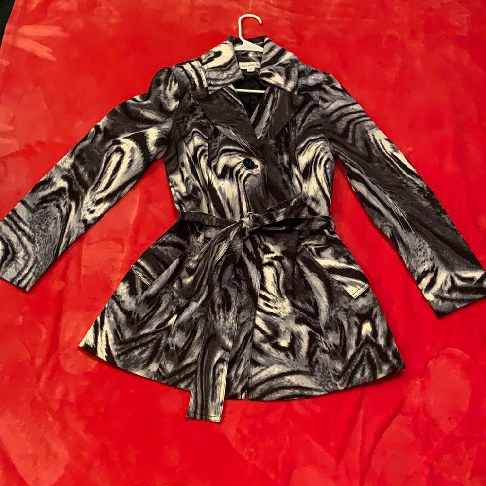 Coat, Susan Graver, XS, grey/white, animal print.